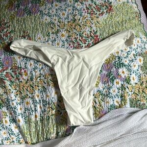 437 Kenzie Bottoms - size M